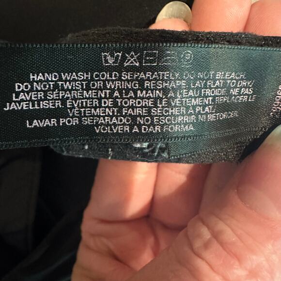 Victoria's Secret Black Wireless Bra Size 36C Adjustable Straps Cross Smooth - Picture 3 of 7